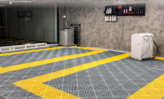 Garage Plastic Flooring Tiles Versatile and Easy to Install for Car Wash Shops