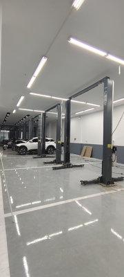 Smooth Packing Made Easy with 4000kgs Lifting Capacity Double Cylinder Hydraulic Lift